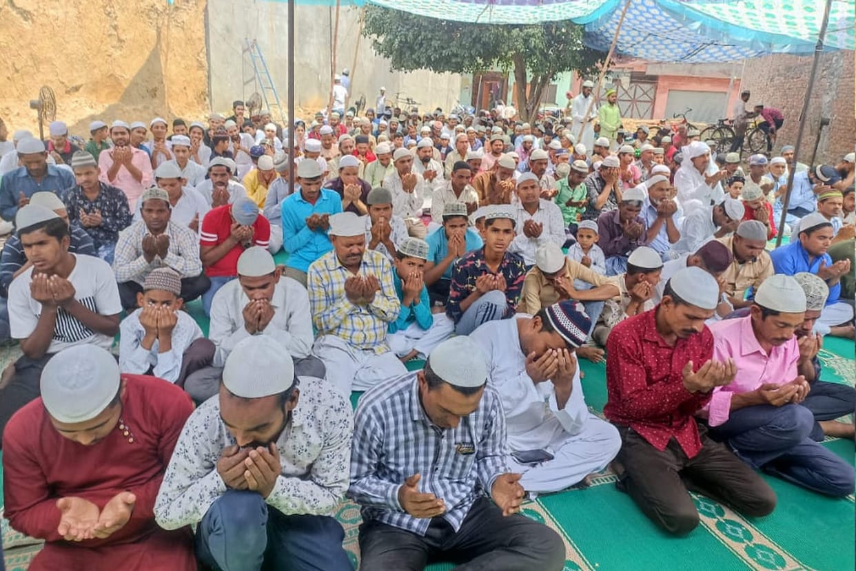 Juma goodbye prayers held in Kanth amid tight security arrangements