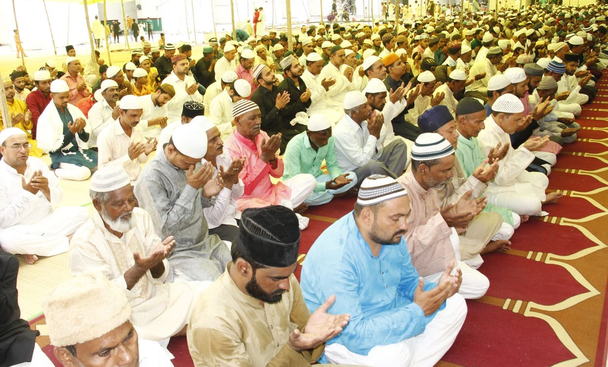 Juma Goodbye: Thousands of heads bowed together in Jama Masjid