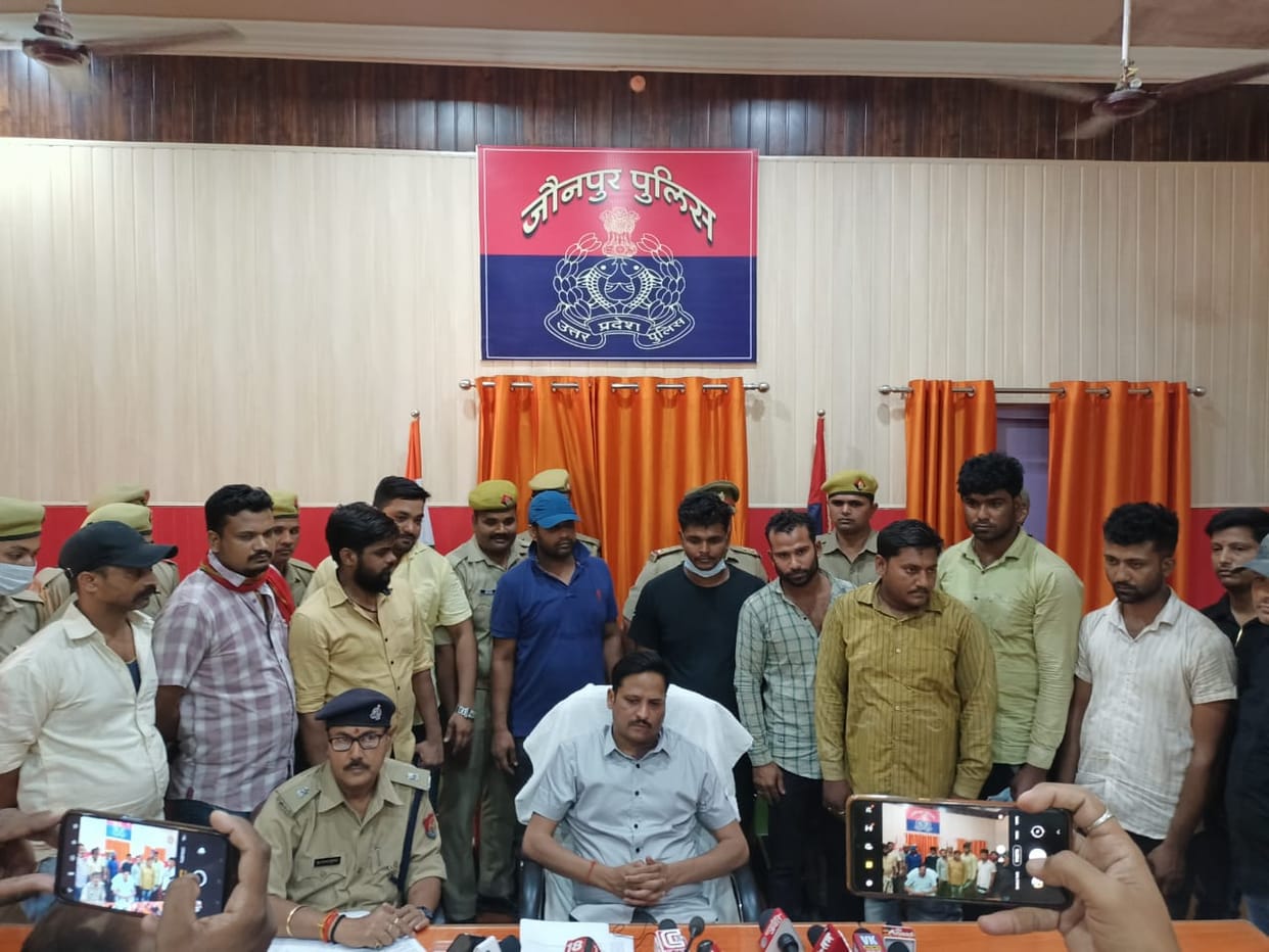 Inter state cattle smuggling gang busted in jaunpur they used to smuggle till West Bengal five accused arrested