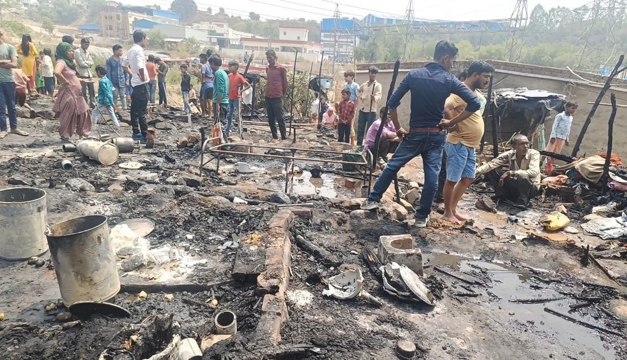 Four jhuggis in Jhaarmajri burnt to ashes nearly 300 saved by fire brigade