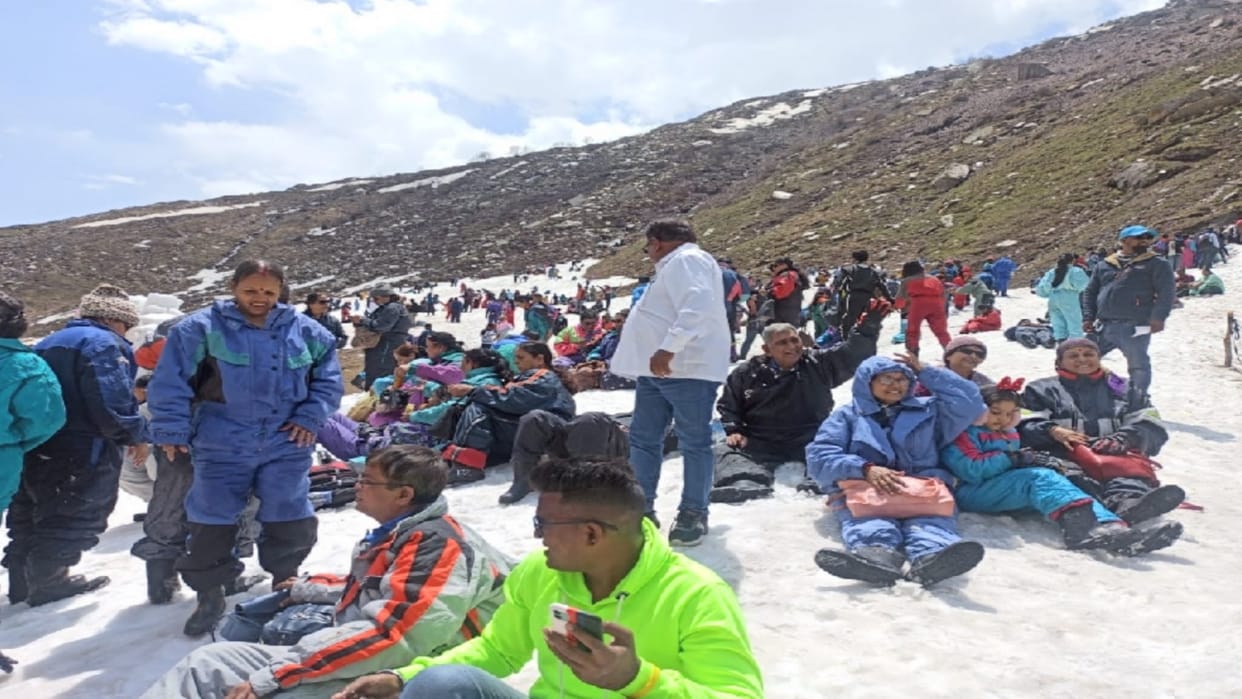 Tourist vehicles are allowed to go till Granphu, Rohtang Pass will also open soon
