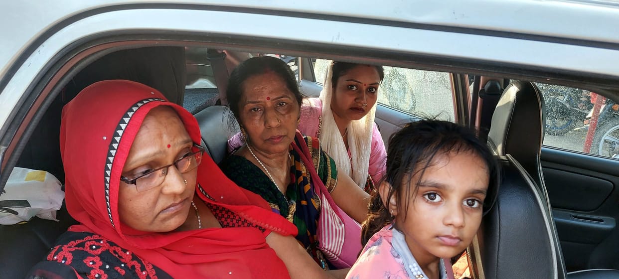 Hathras: Made women ride in the car, took away jewelery worth lakhs
