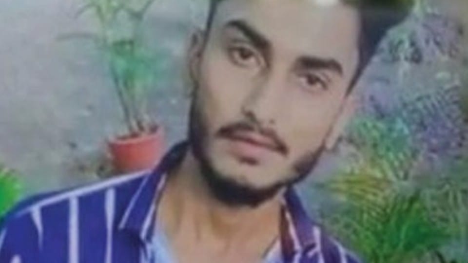Indore: MBA student hanged in hotel, wrote - I am in depression for two years, ignore my mistake, I love you mom and dad