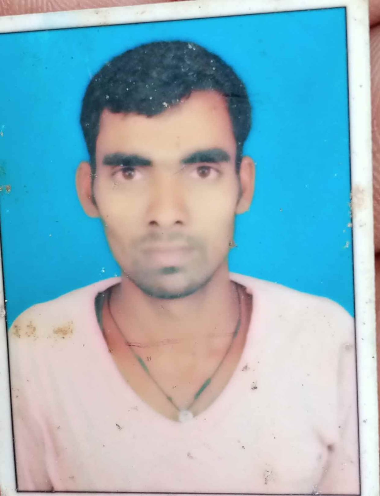 Two laborers buried in the rubble while breaking the roof, one died