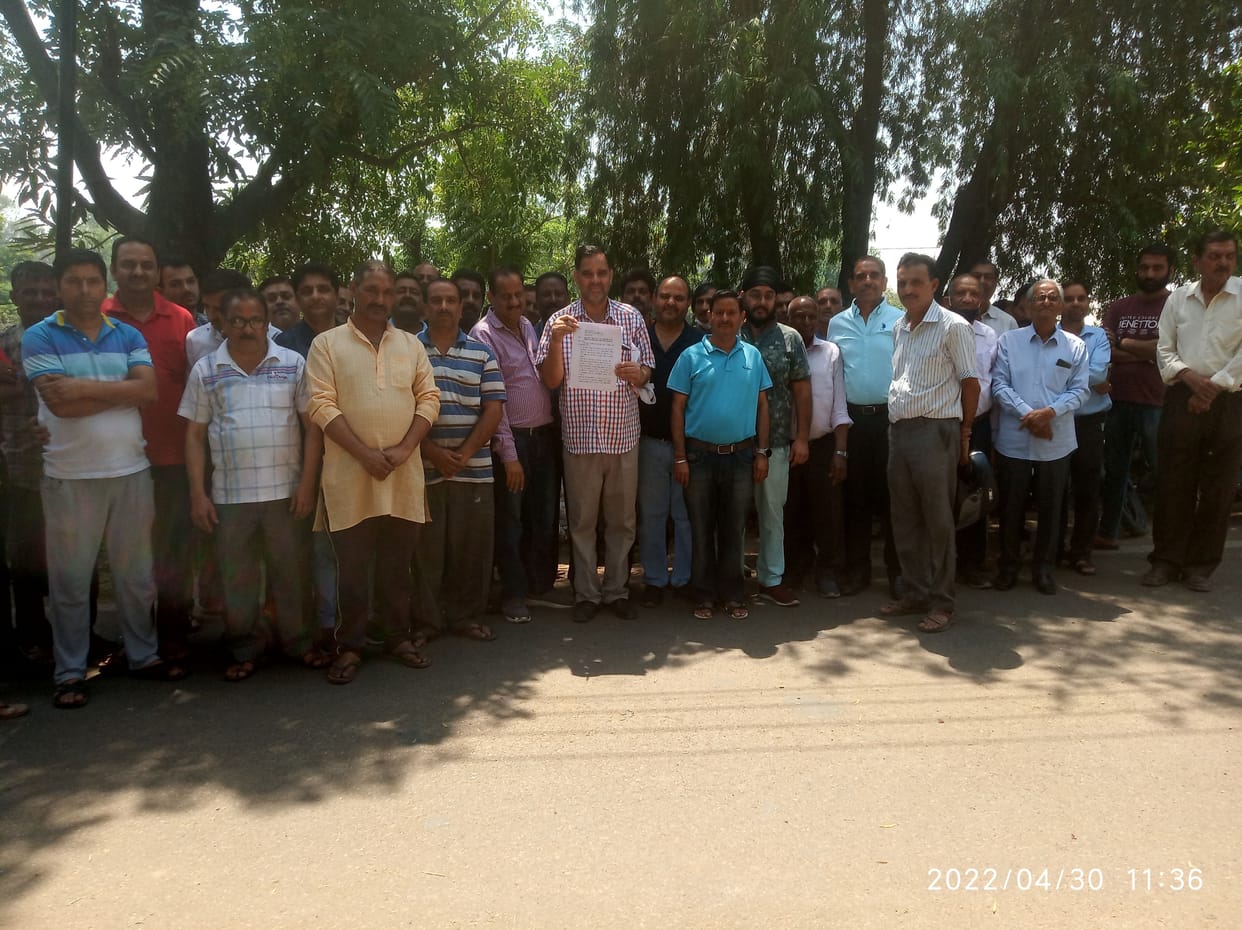 Demand to build a flyover in Shahpur, shopkeepers took out a rally
