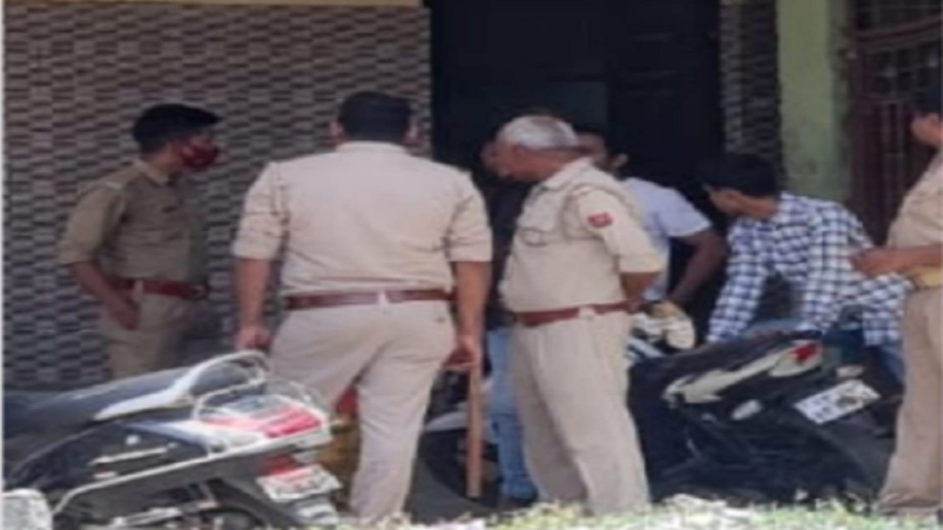 UP: A young man killed his elder brother in Meerut, see photos
