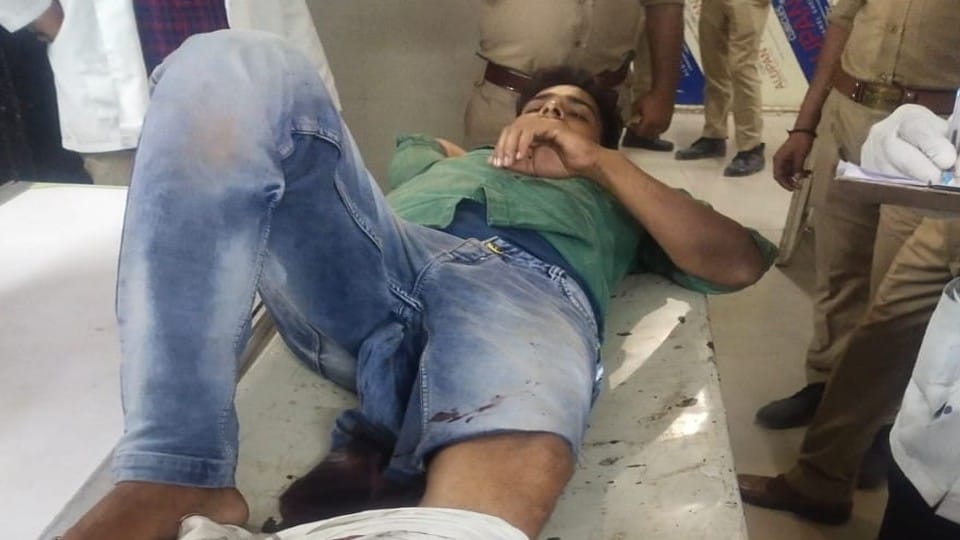 agra police arrested rewardee gangster in encounter