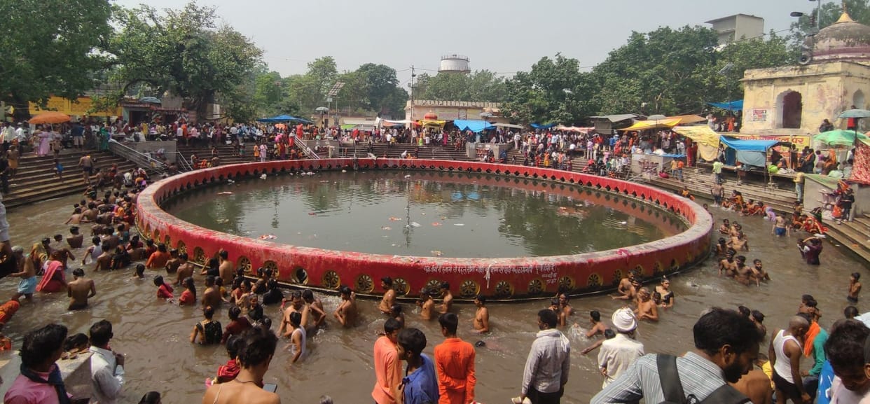 Two lakh devotees took a dip