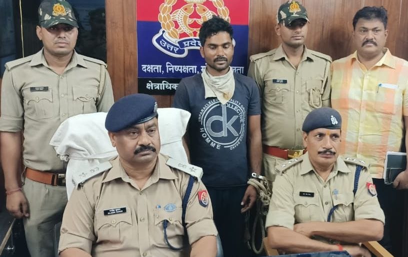 police,arresting,apradhi