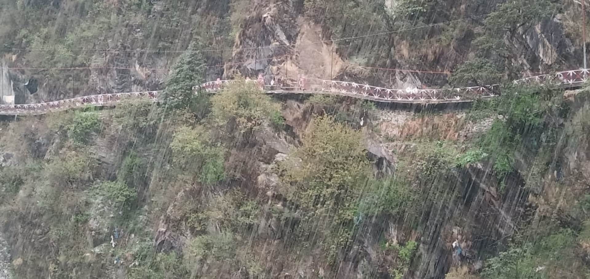 Snowfall in Uttarakhand, Rain in Badrinath, Hemkund Sahib, Yamunotri, rain extinguished forest fire, See photos