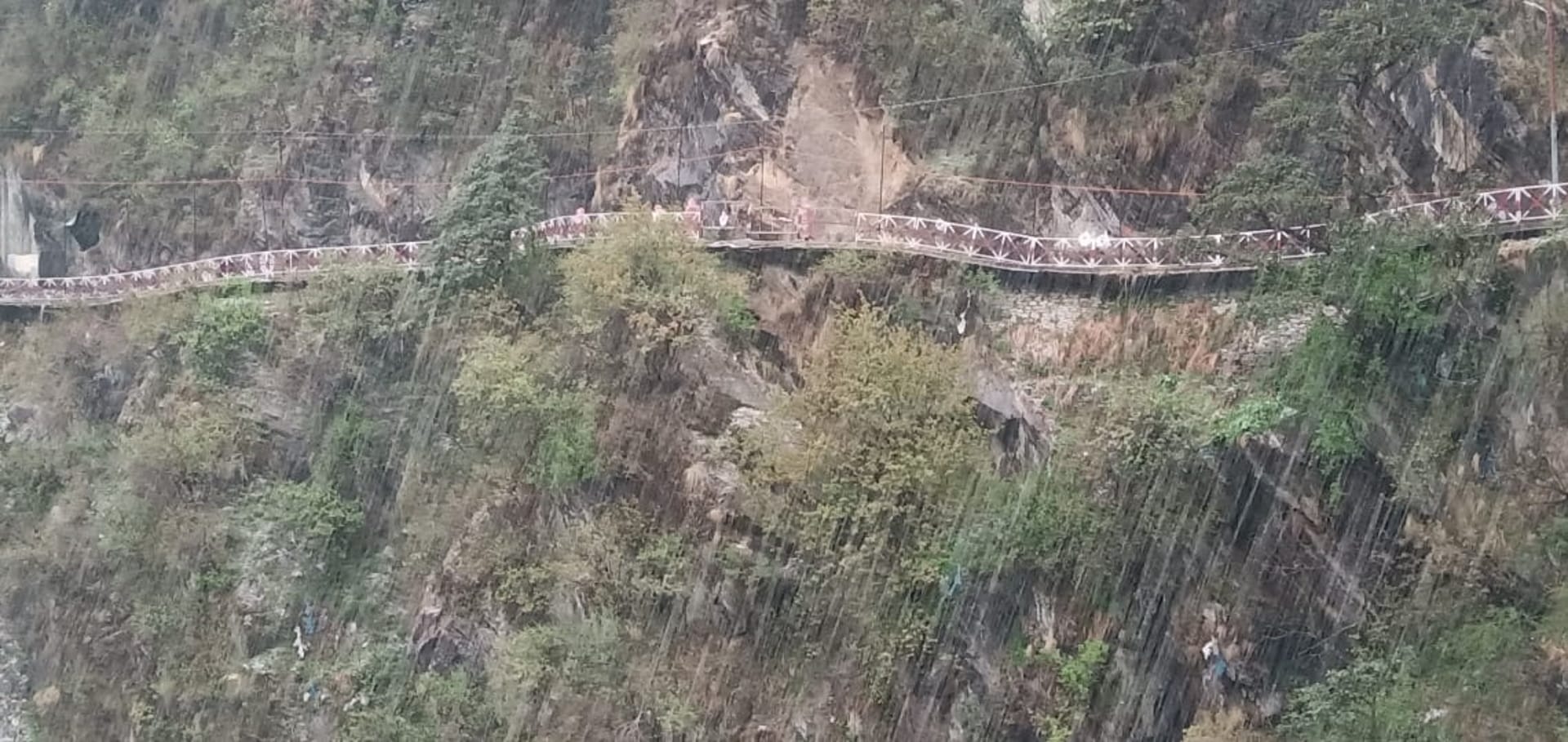 Snowfall in Uttarakhand, Rain in Badrinath, Hemkund Sahib, Yamunotri, rain extinguished forest fire, See photos