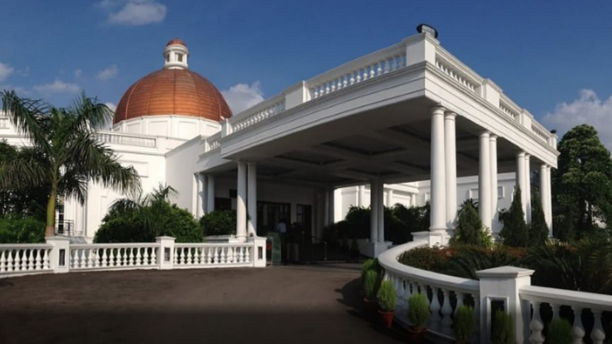 LDA takes back its land from hotel Taj.