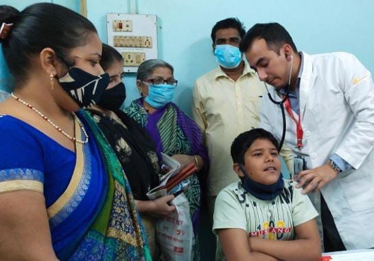 The doctors who came from Menda gave medical advice