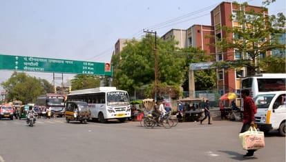 Illegal bus stand in front of Ayurveda College varanasi causes jam no any action taken  even after complaint