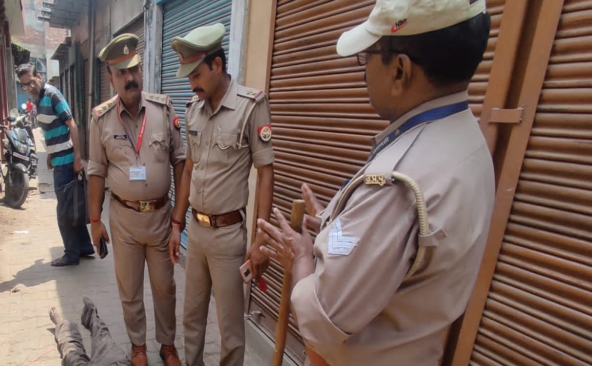 unknown Dead bodies found at two different places in varanasi police engaged in investigation
