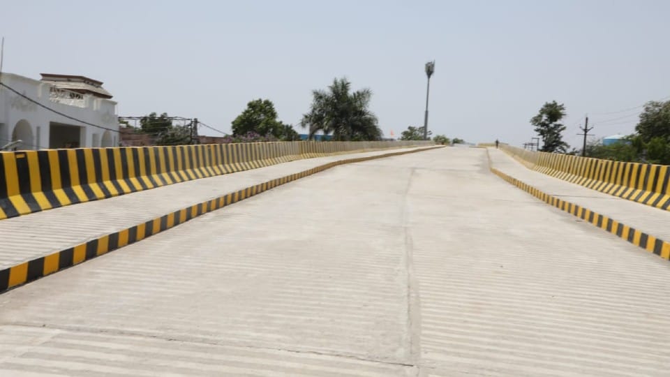 Madhya Pradesh: 'Birbal ki khichdi' made in Dewas, overbridge to be built in two years, took four years, BJP inaugurated after Congress warning