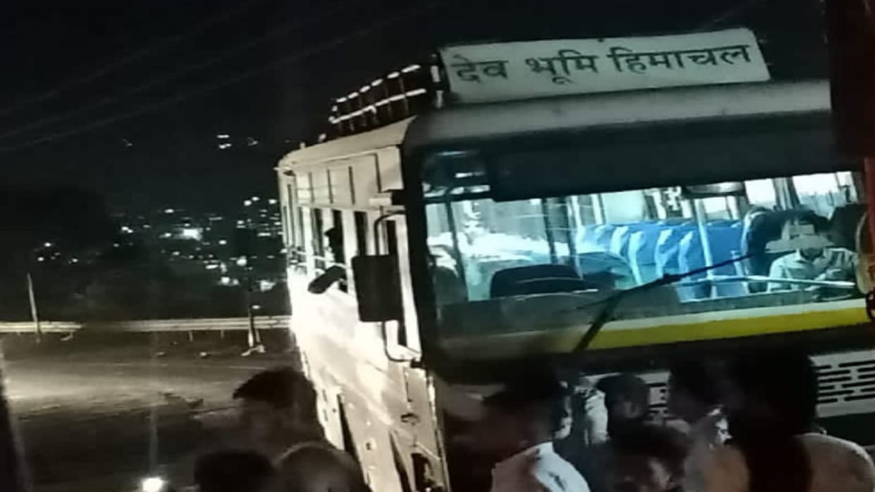 In Solan a big bus accident was averted due to the driver's alertness, 40 people were in the bus