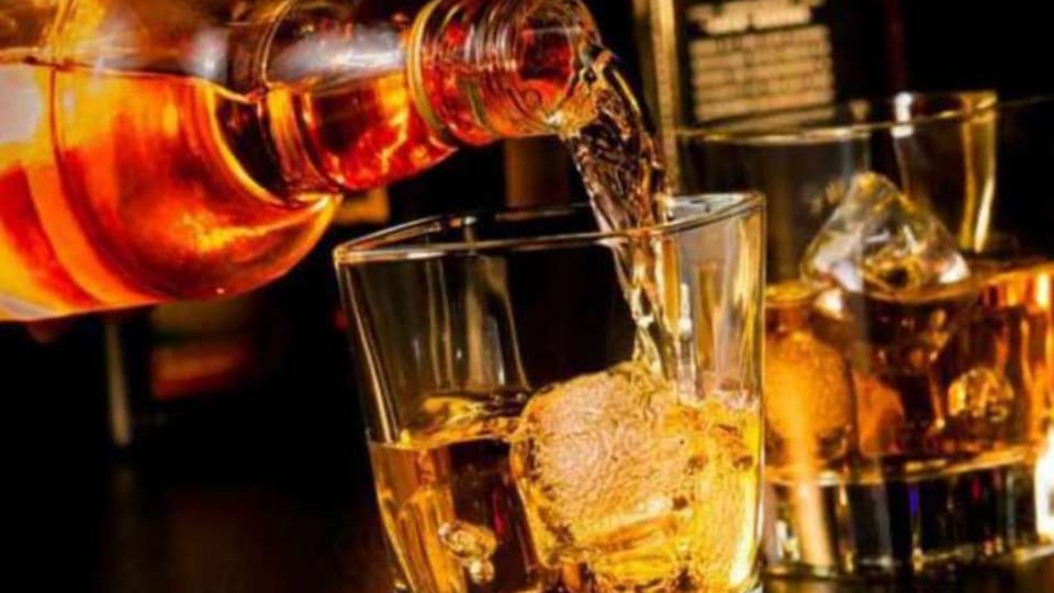 Famous brand liquor became cheaper by 80 to 350 rupees