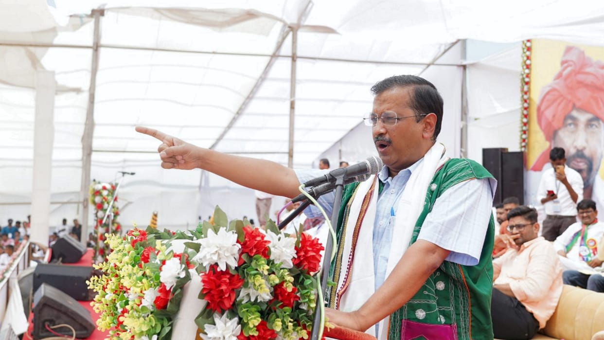 Arvind Kejriwal trying to grab hold among the tribal community of Gujarat and anger in people against BJP Congress can boost AAP in assembly elections this year