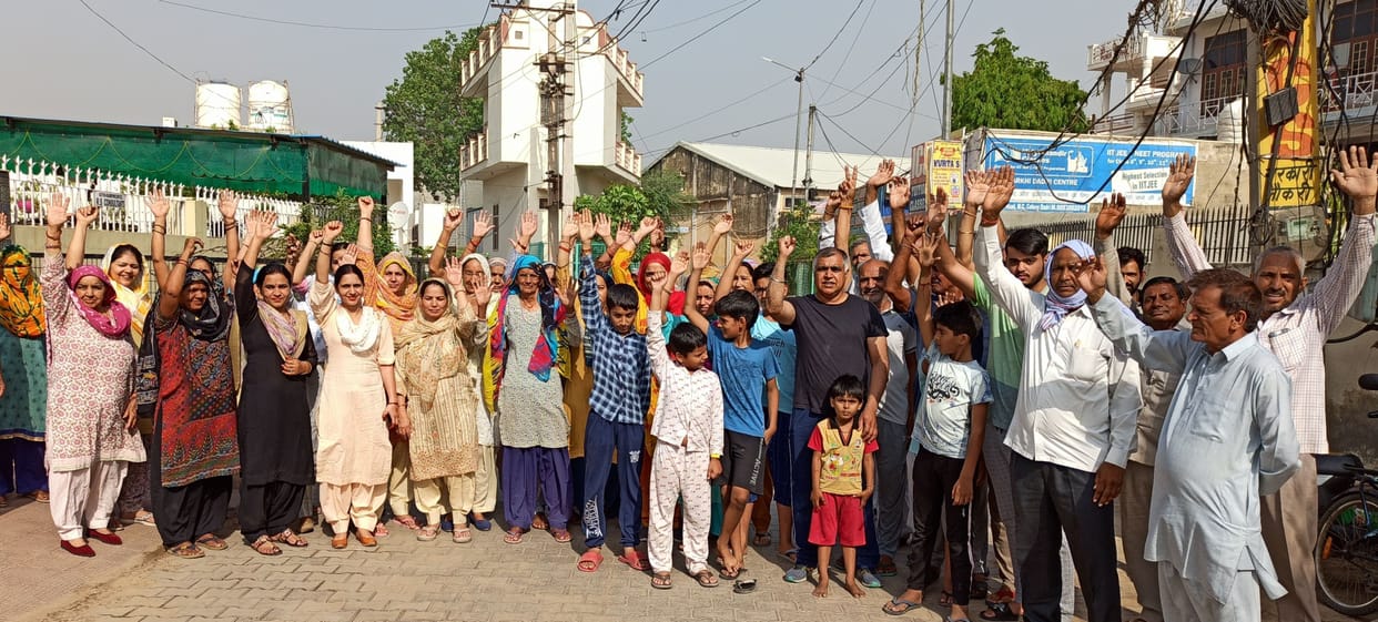 People troubled by power cuts raised slogans against the corporation