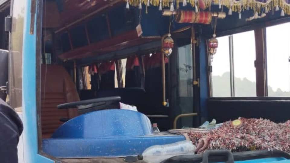26 pilgrims injured after bus falls into ditch in Hoshiarpur