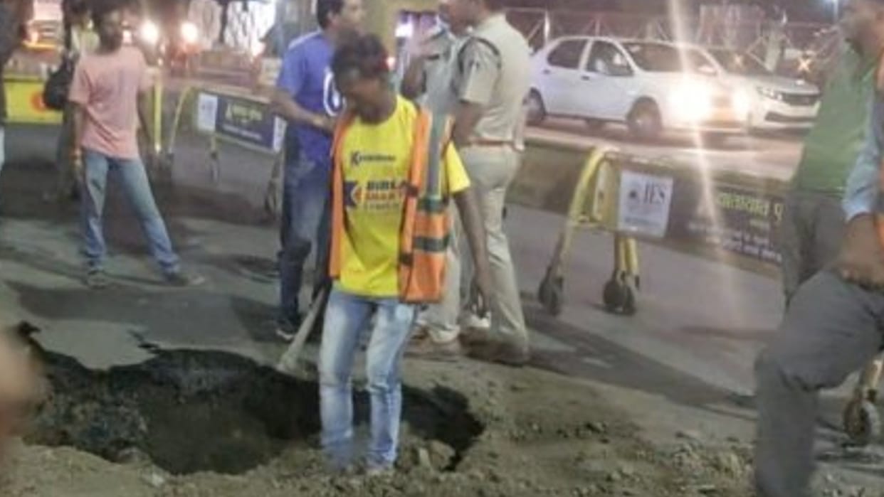 Road of 'corruption' in Bhopal: 10 feet deep pit in the middle of the road near Chuna Bhatti intersection, filled with soil
