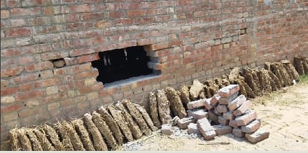Thieves searched three houses in Lukepara village