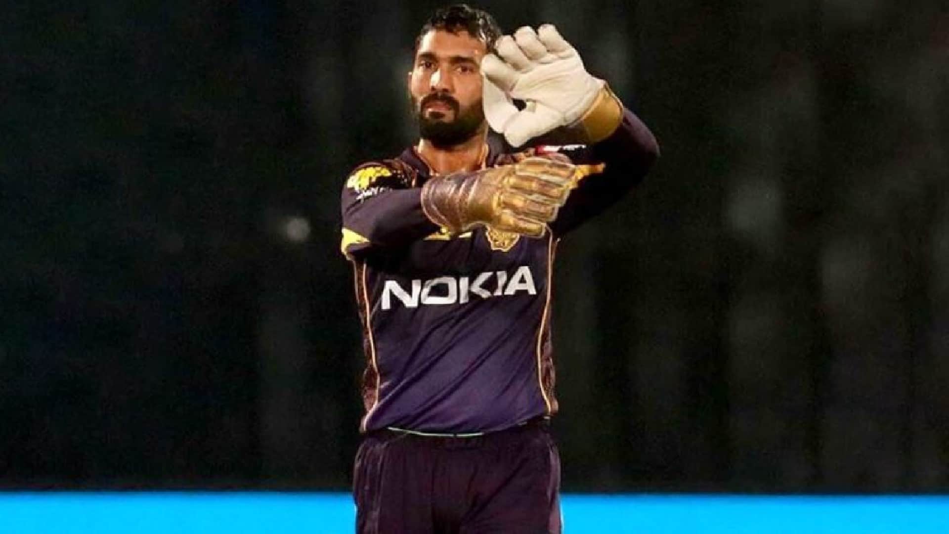 David Warner, Dinesh Karthik and Gautam gambhir have left captaincy in mid season in IPL