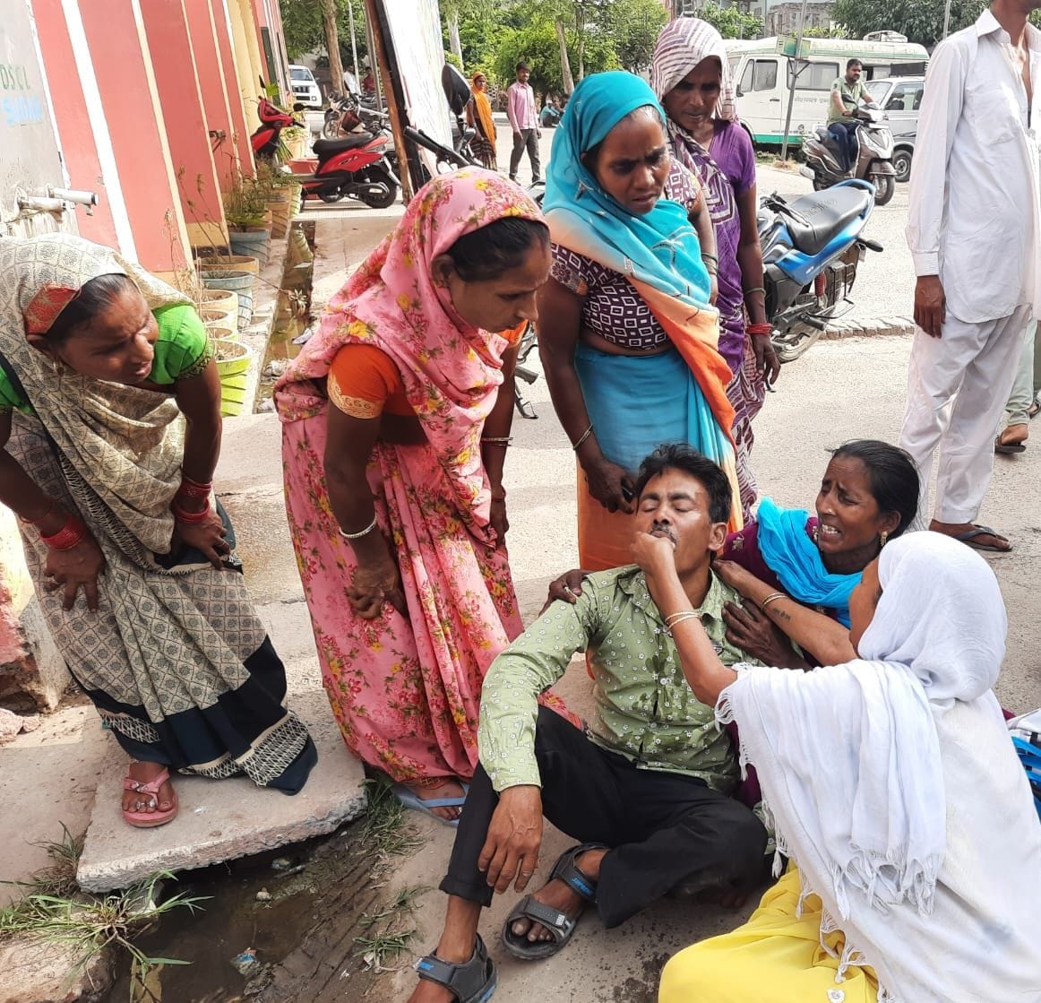 hardoi news,Brothers and sisters were going in the thirteenth, the container became the time