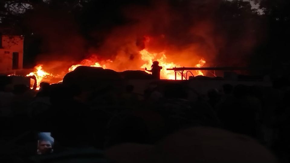 fire broke out in railway warehouse in Tundla firozabad