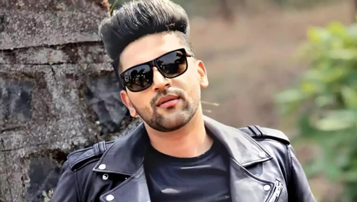 guru randhawa made vegetarian pizza video went viral on social media