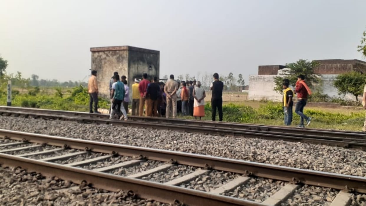 A woman commits suicide with her children in Motiganj in Gonda.