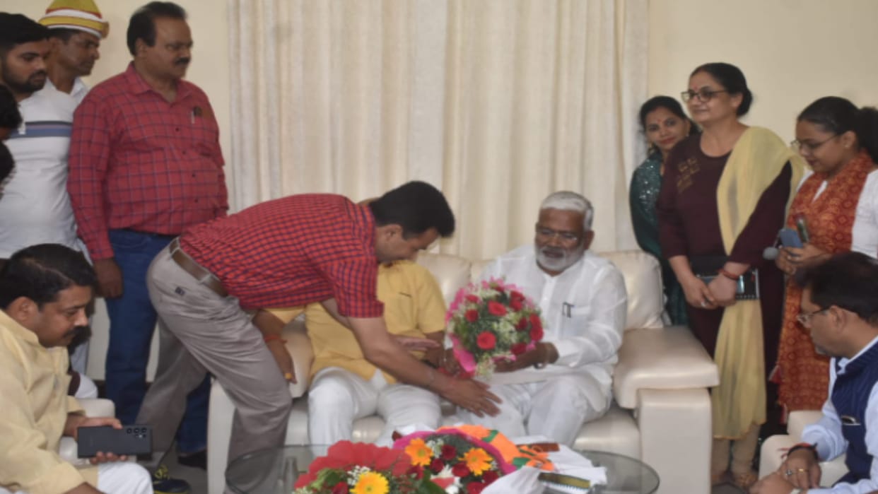 Jal Shakti Minister Swatantra Dev Singh's camp in Meerut, will take part in the review meeting