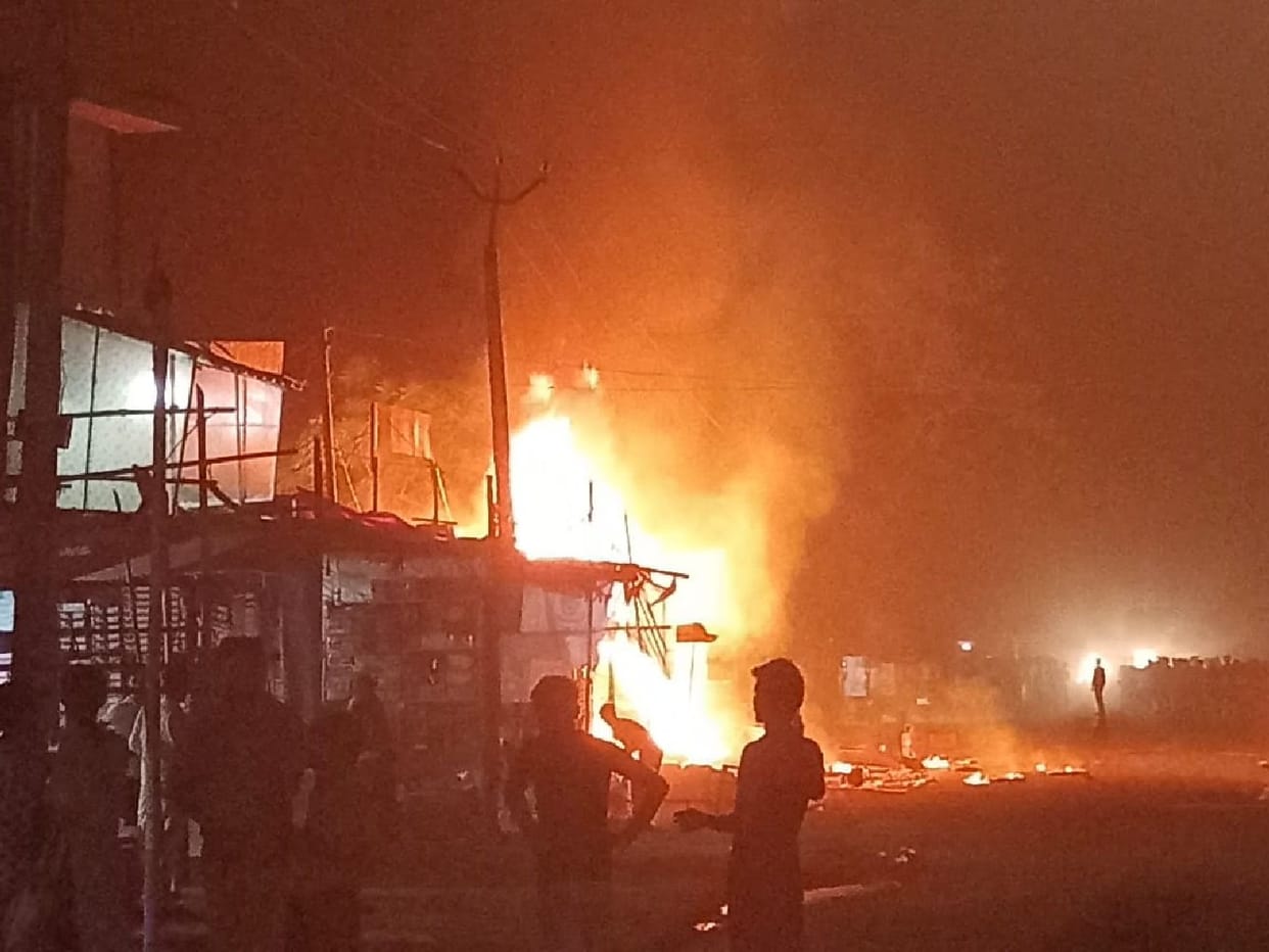Explosion in gas cylinder, youth scorched, traffic stopped