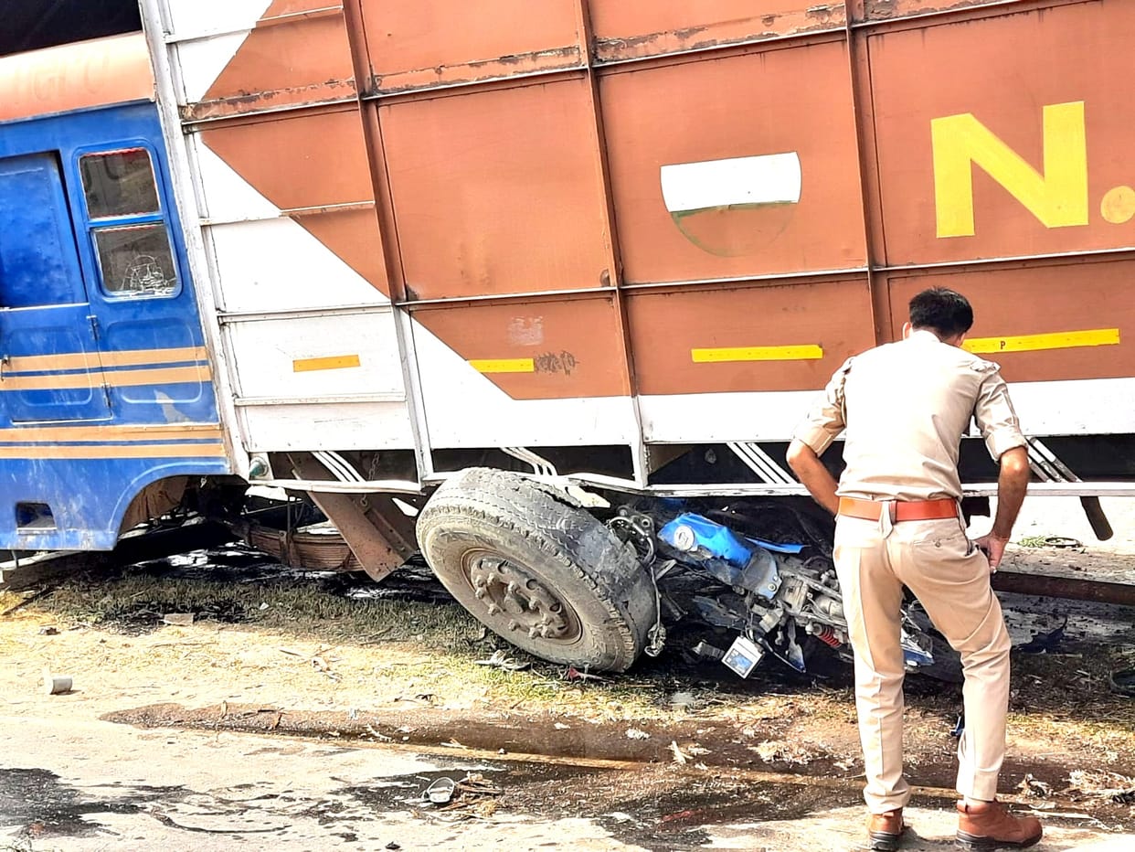 Traumatic accident in Hardoi, three died after being crushed by a truck
