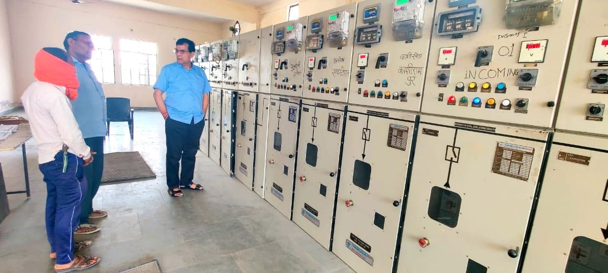 Yogi government's energy minister suddenly reached the power house, JE and employees found missing
