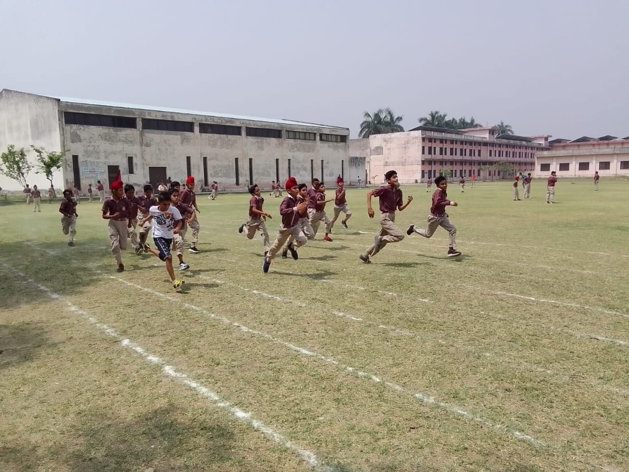 The students took part in the running competition and gave the message of being healthy