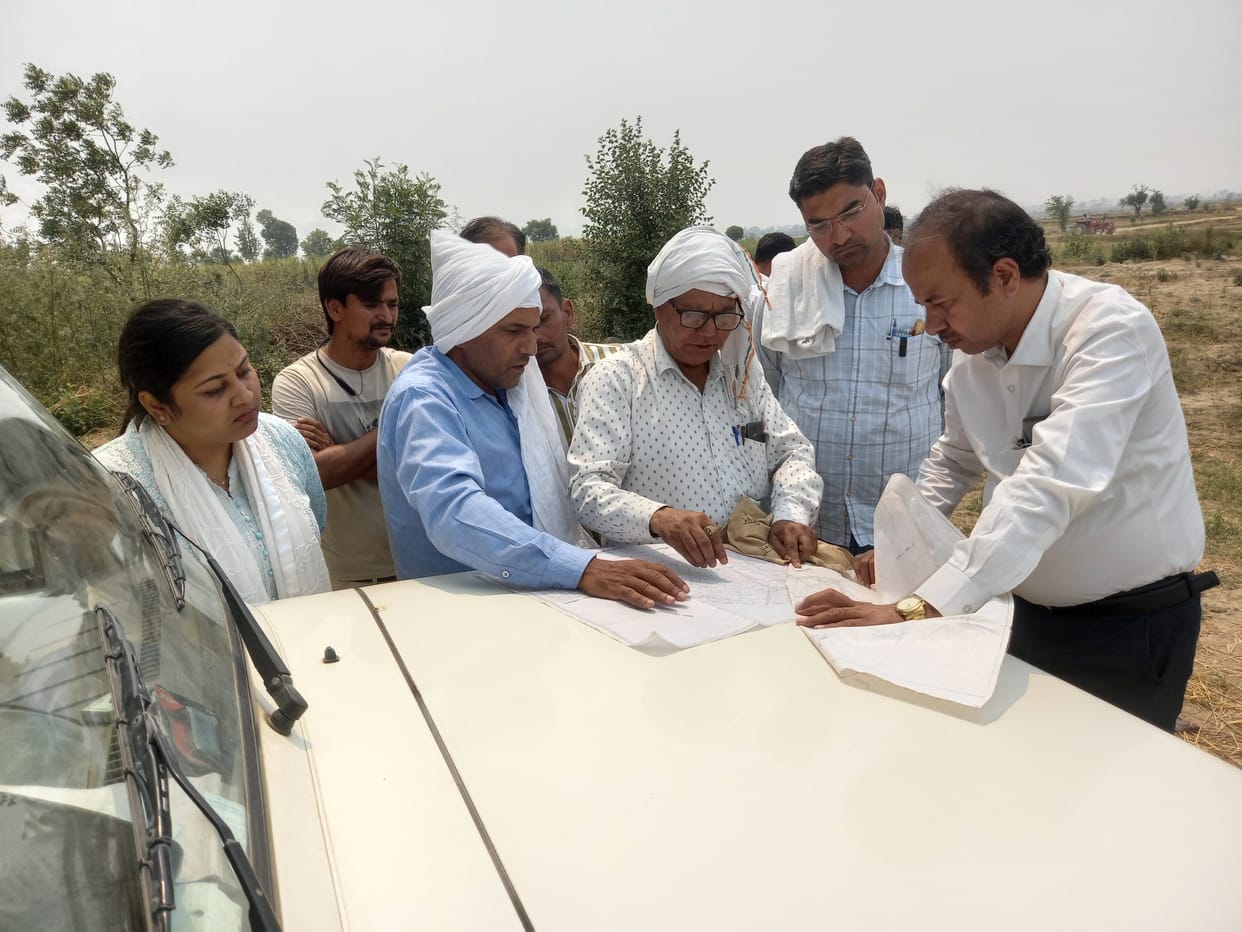 Lucknow team reached Kheda Islampur Khadar to survey