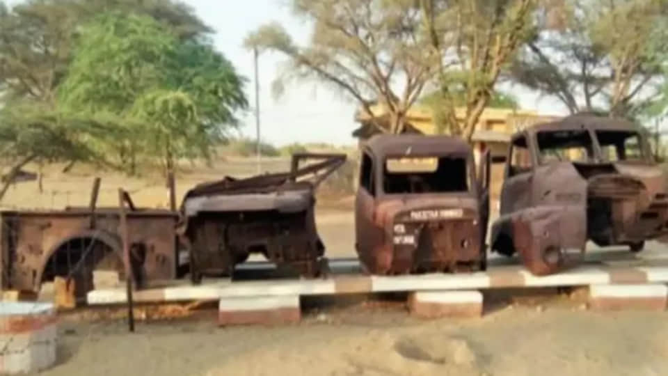 Indo Pak Border tourists will enjoy Longewala Border Post in Rajasthan 