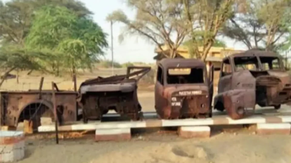 Indo Pak Border tourists will enjoy Longewala Border Post in Rajasthan 