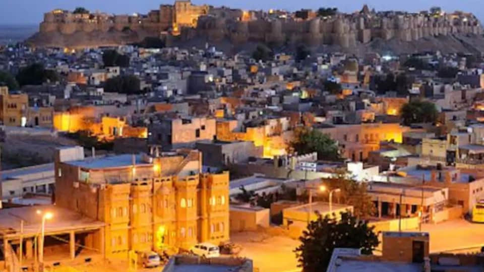 Indo Pak Border tourists will enjoy Longewala Border Post in Rajasthan 