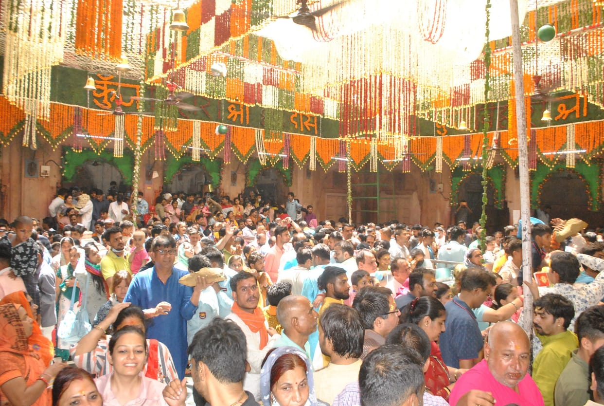 Mathura: Thakur Sribanke Biharilal will wear Pitambari clothes on Akshaya Tritiya