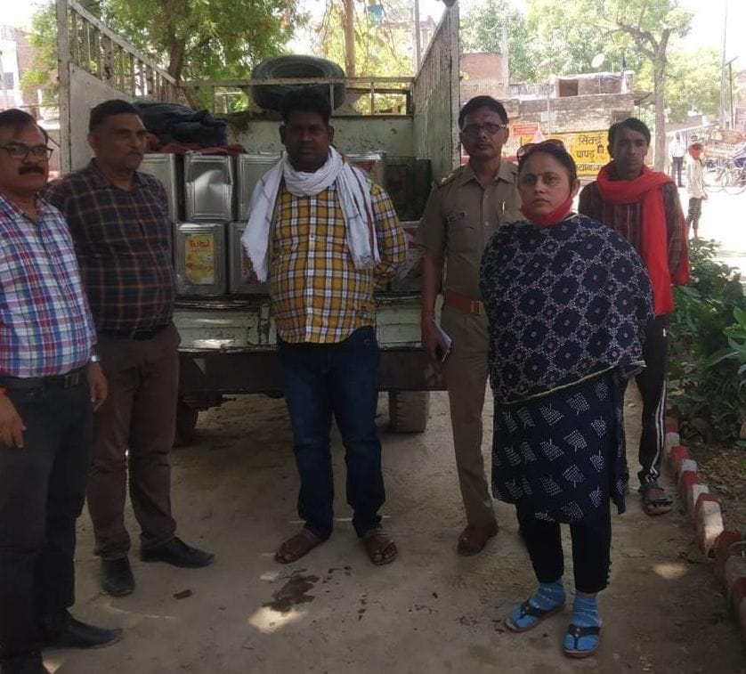 Police caught 100 tin mustard oil, food department filled sample