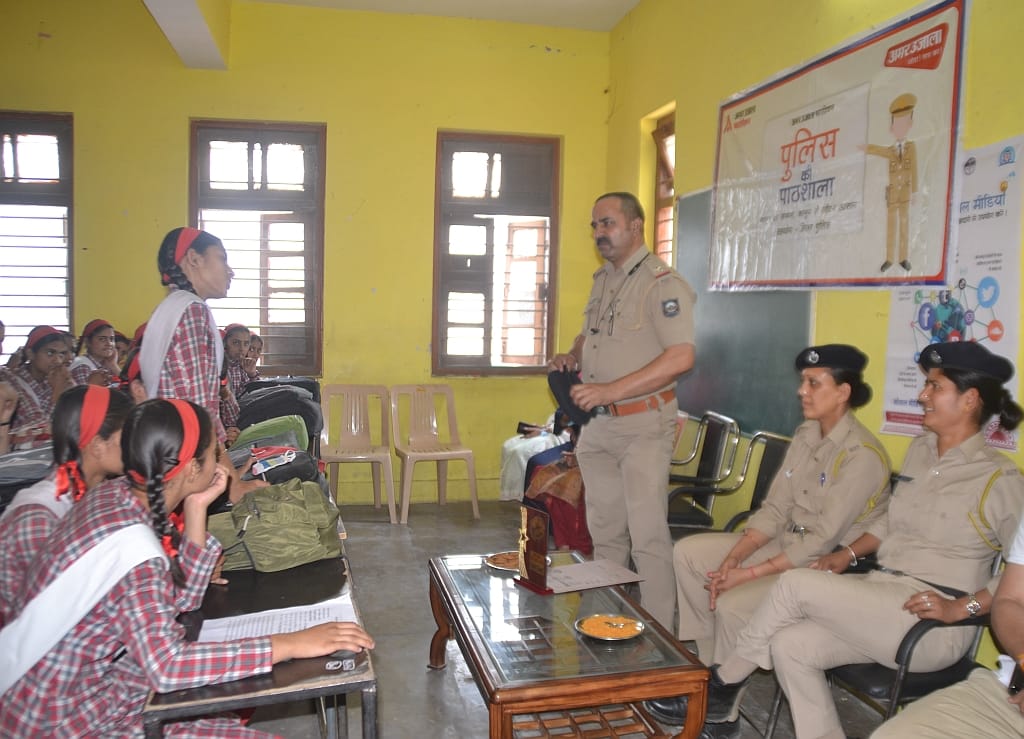 police ki pathsala organised in dadhahu school sirmaur on 30 april 2022