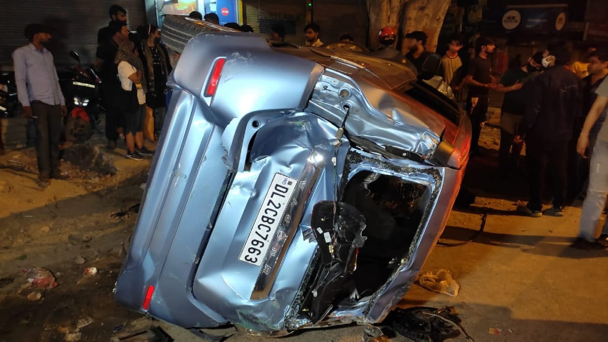Delhi Shakarpur Wagonr Accident Three including two girls Died In Car Road Accident News In Hindi