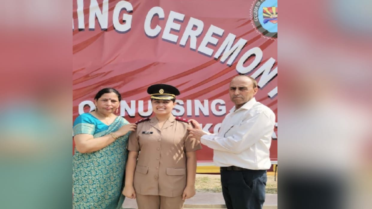 Rupali sood of Himachal's Kangra district became a lieutenant in the army