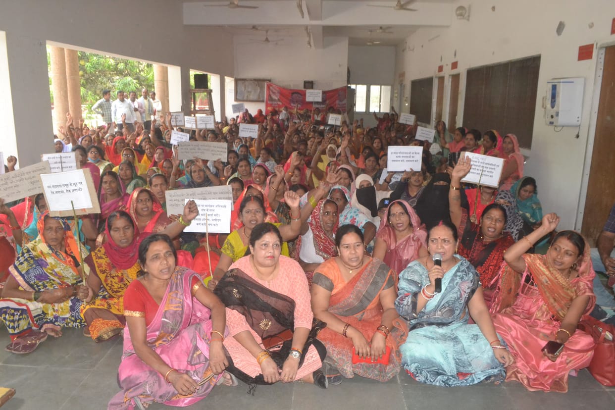 aanganbadi workers protested