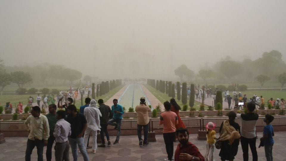 Power cut in Taj Mahal due to thunderstorm in Agra
