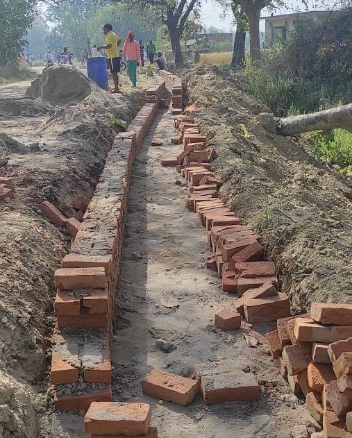 The team reached to check the quality of the two kilometer long drain being built at a cost of six crores