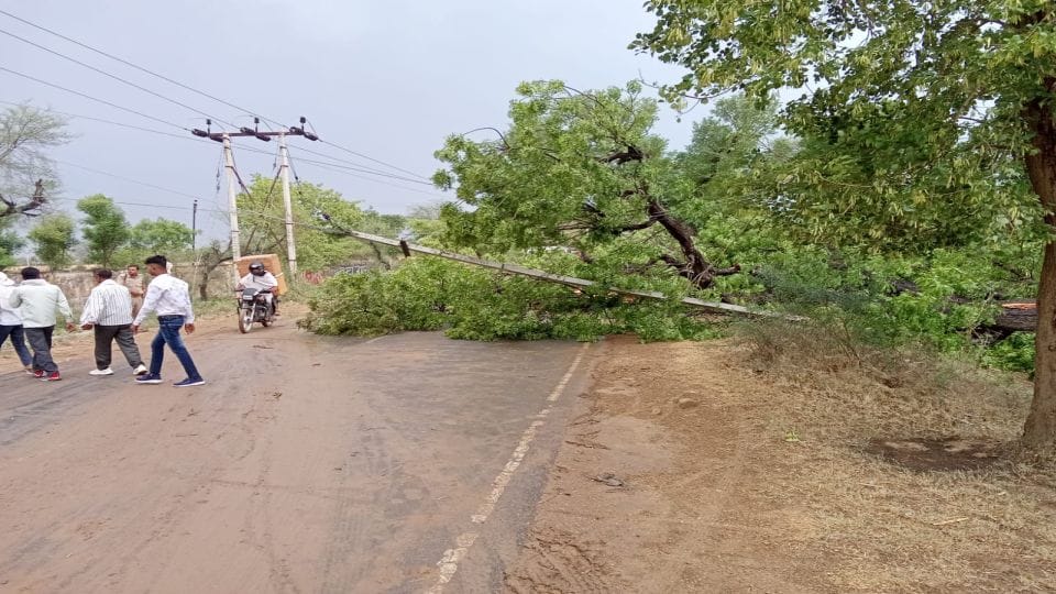 weather update today thunderstorm hits agra mathura
